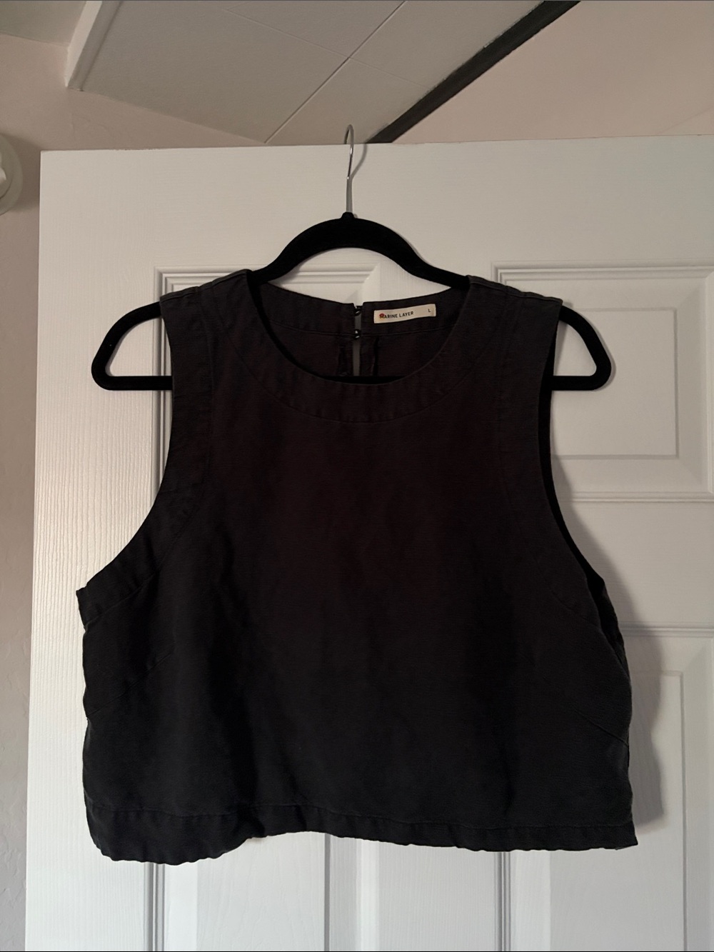 Black Sleeveless Cropped Linen Top